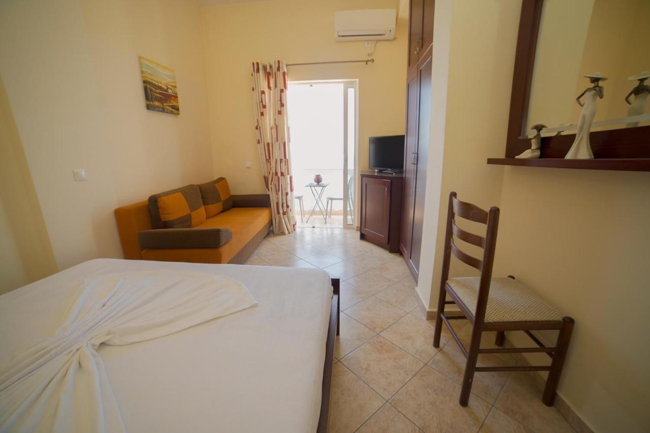 Hotel Serxho Sarandë Exteriör bild
