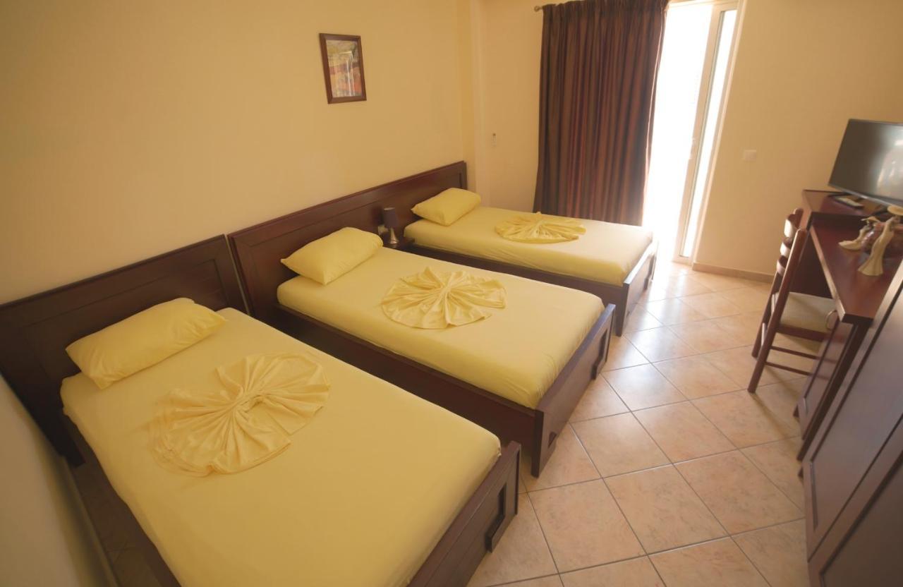 Hotel Serxho Sarandë Exteriör bild