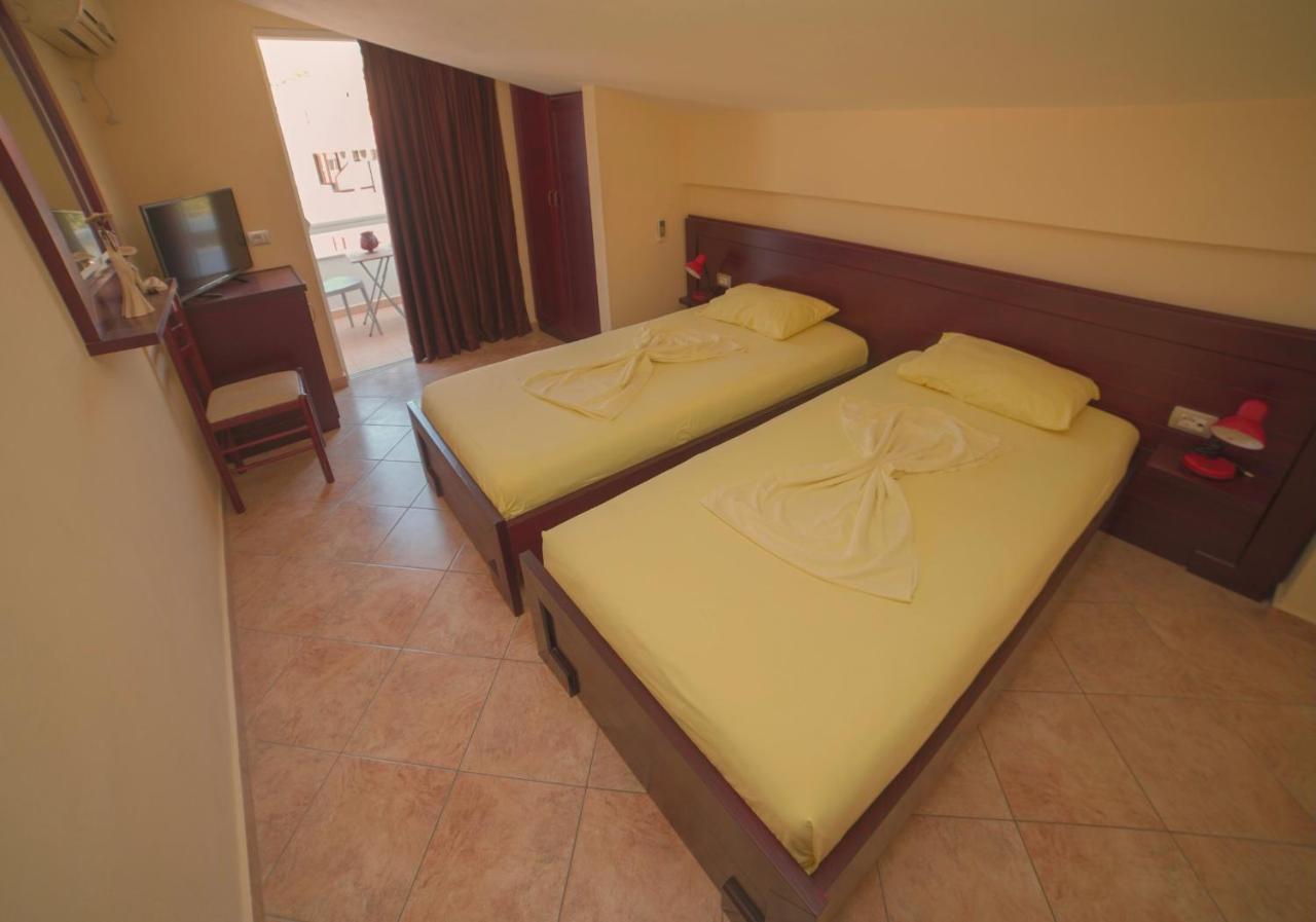 Hotel Serxho Sarandë Exteriör bild