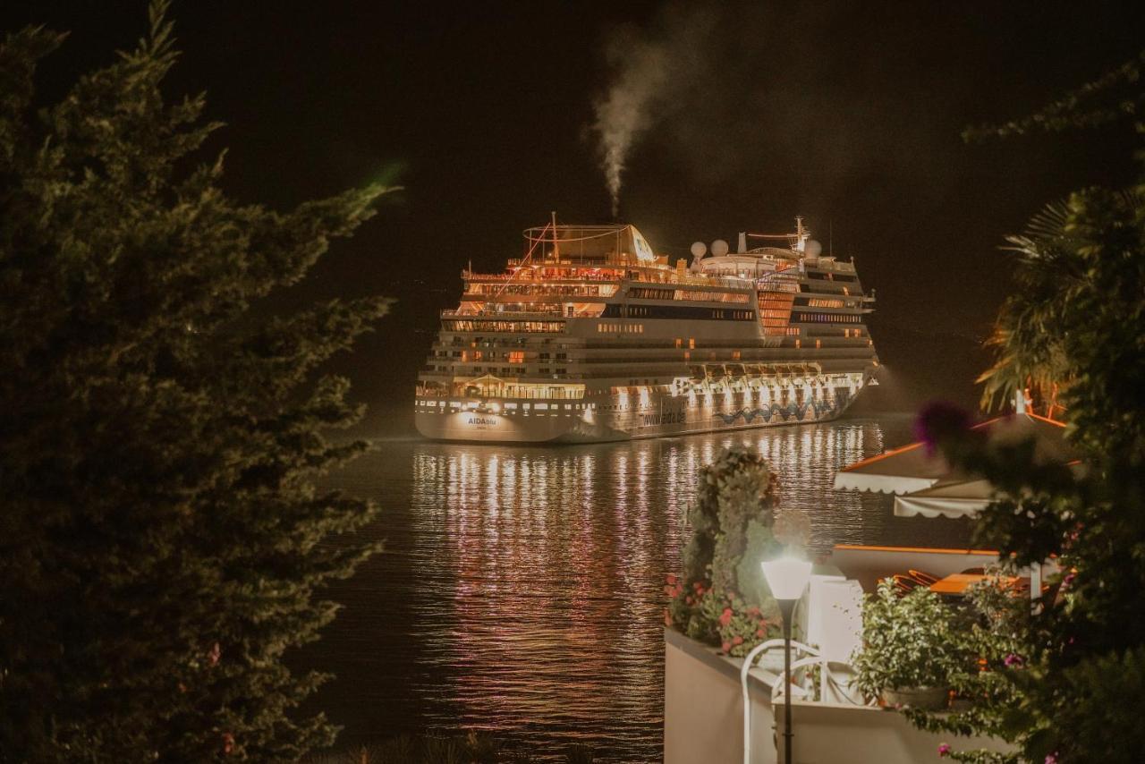 Hotel Serxho Sarandë Exteriör bild