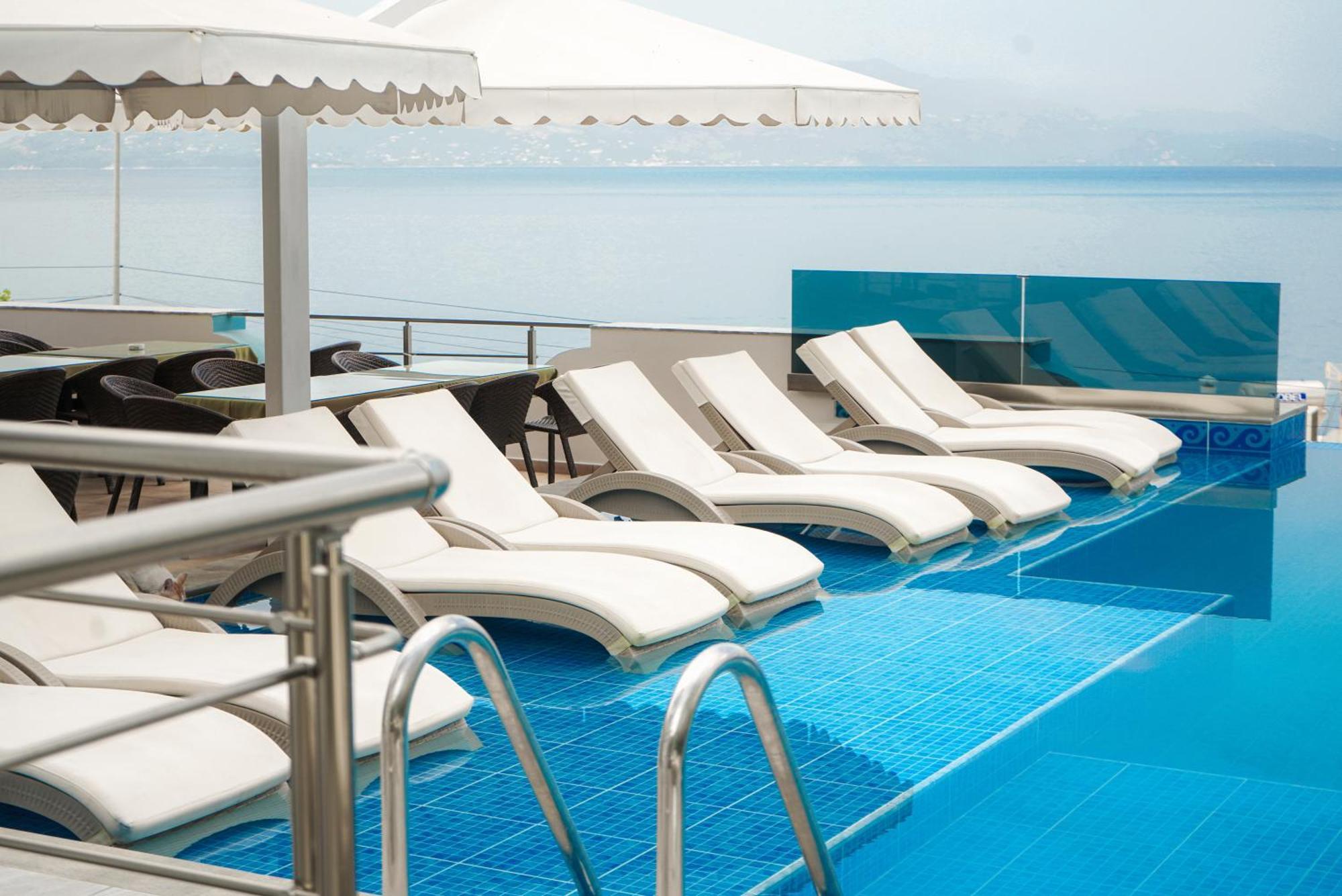 Hotel Serxho Sarandë Exteriör bild