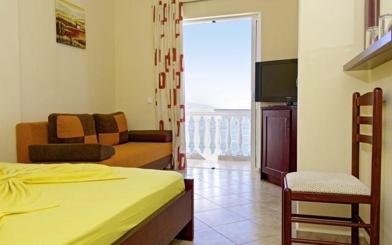 Hotel Serxho Sarandë Exteriör bild