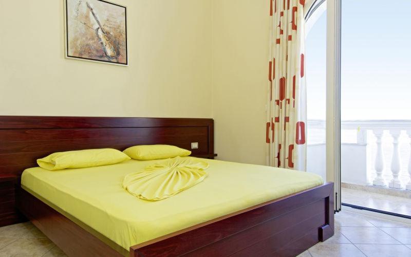 Hotel Serxho Sarandë Exteriör bild