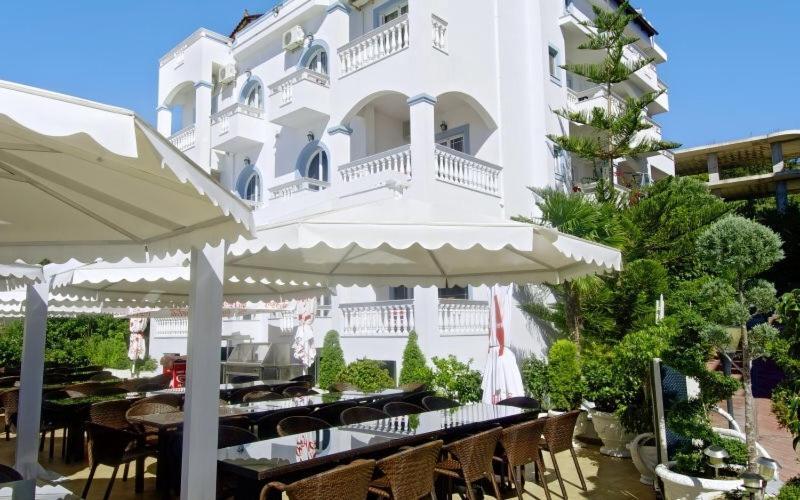 Hotel Serxho Sarandë Exteriör bild