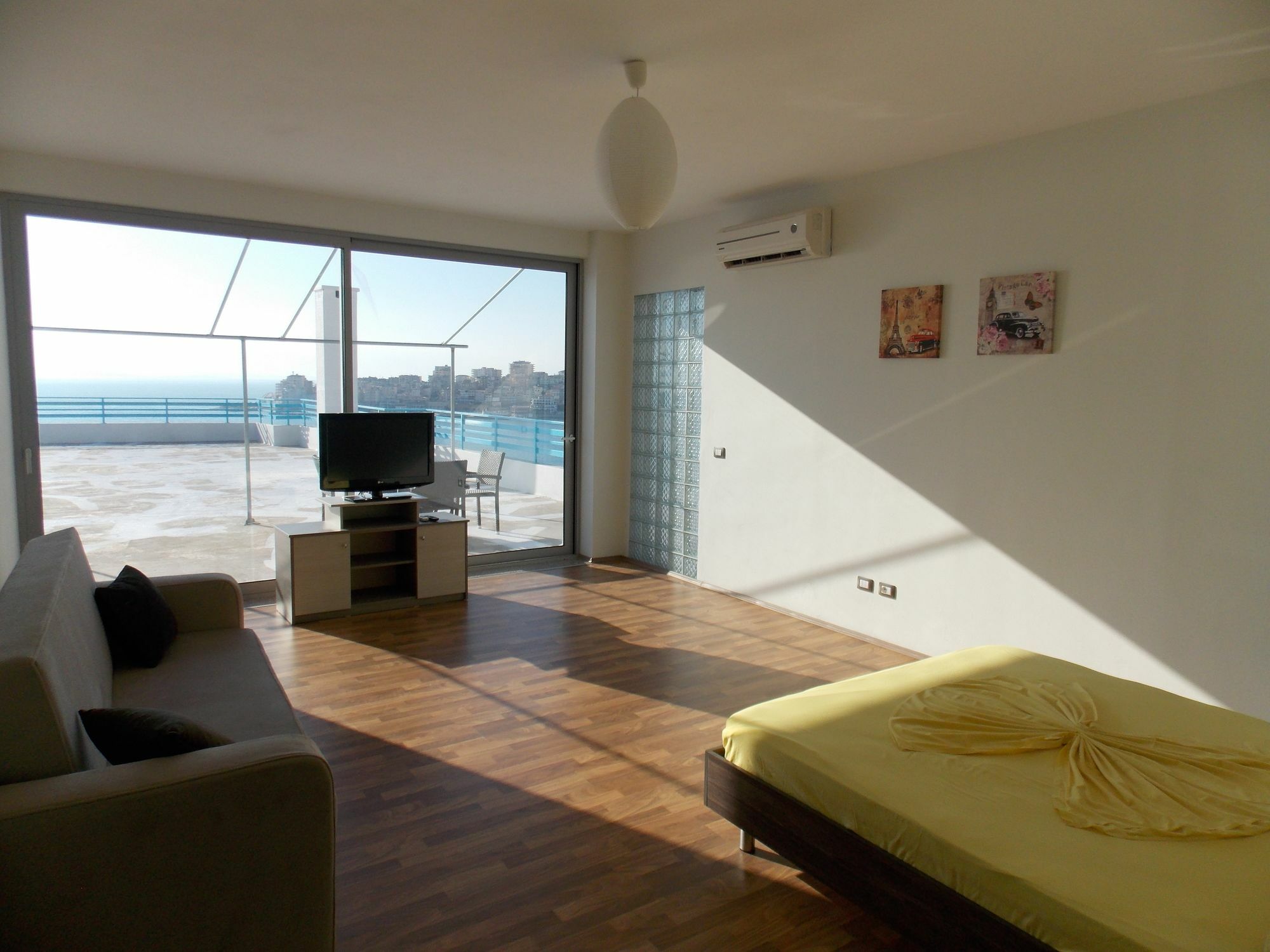 Hotel Serxho Sarandë Exteriör bild