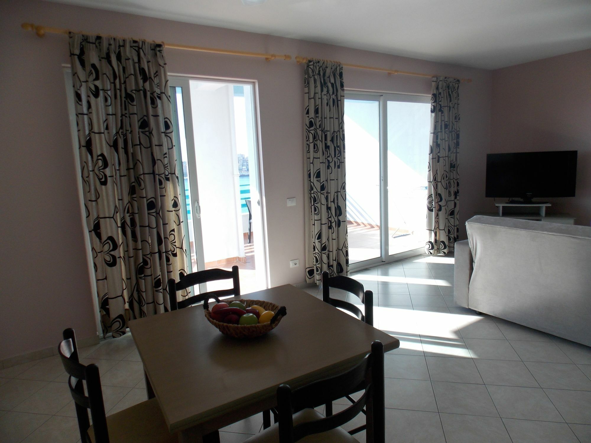 Hotel Serxho Sarandë Exteriör bild