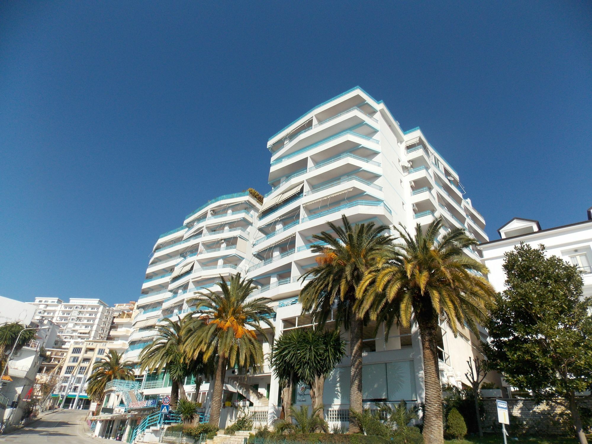 Hotel Serxho Sarandë Exteriör bild